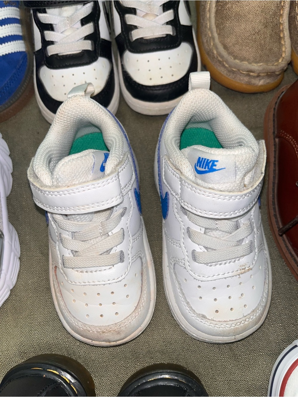 10 pairs of toddler size 5 shoes - Picture 14 of 14